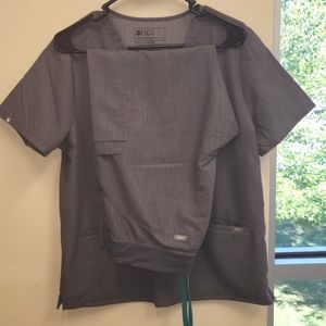 Figs Graphite Large Casma Large Kade scrub set